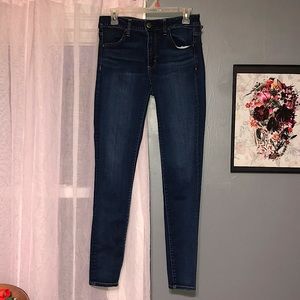 Woman’s American eagle super stretch jegging.